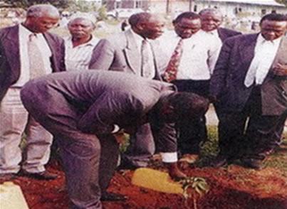 Prince Kassim Nakibinge Kakungulu Patron UMEA, plants a tree at Bweyogerere S.S.S. Looking on are Secretary General UMEA, Hajj Hussein Male, Hajj Zakaria Bukenya, and the Headmaster - Mr.Nasser Kiwanuka.